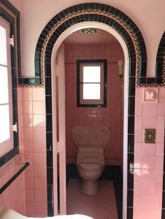 infamous pink bathrooms in historic homes