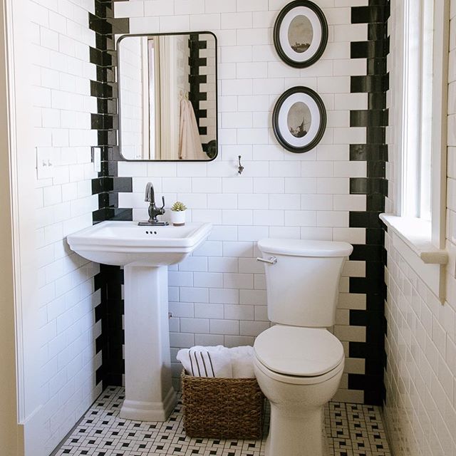 Happy Sunday!!! I love this view of the bathroom fromhellip